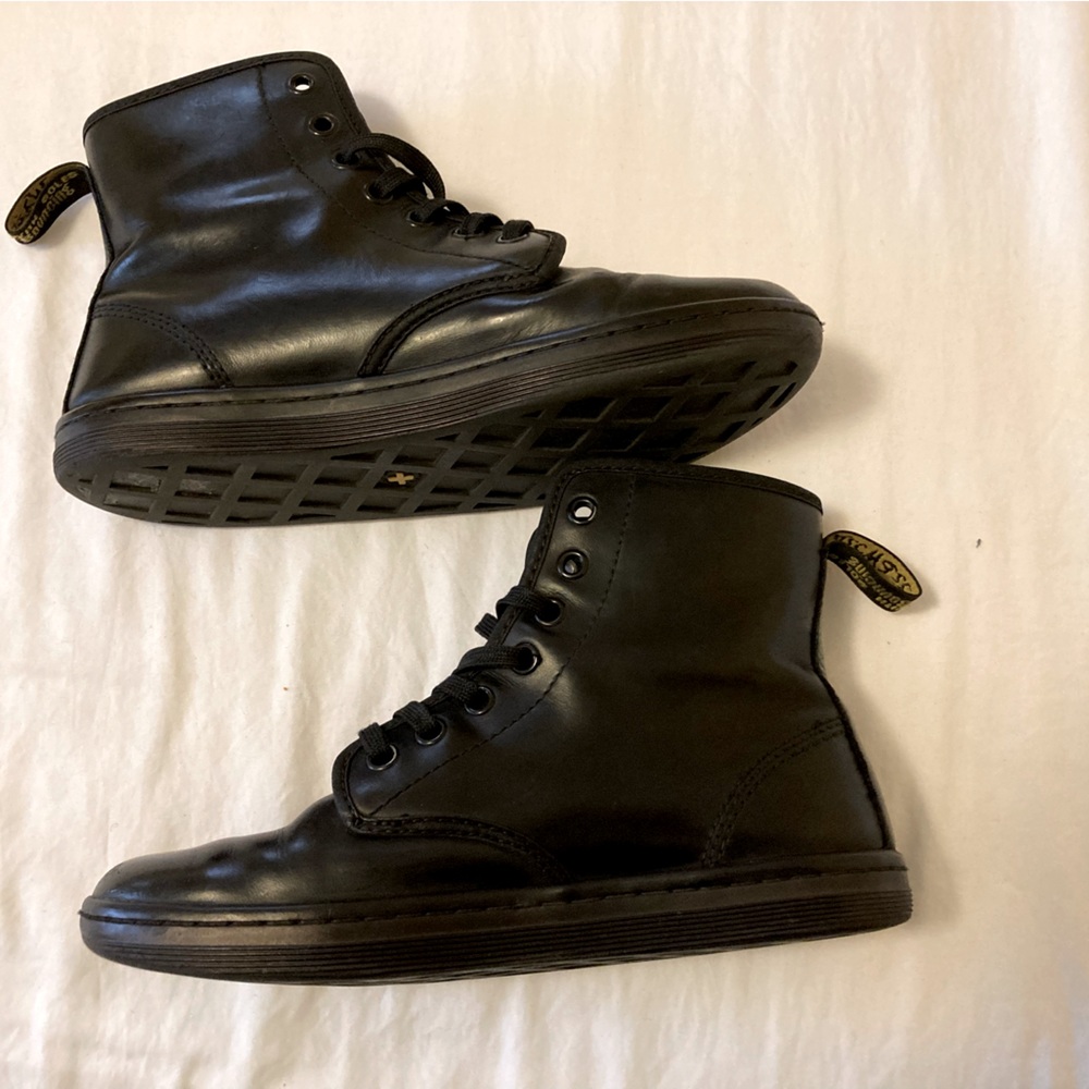 Women’s Black Leather, Lace-up Combat Boots, size 6